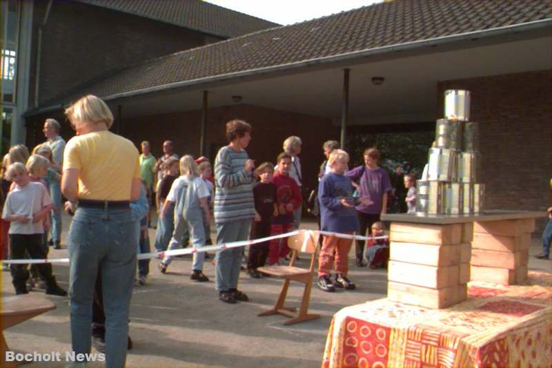 SCHULFEST DER JOSEFSCHULE IN BOCHOLT AUS DEM JAHRE 1998 FOTO 24