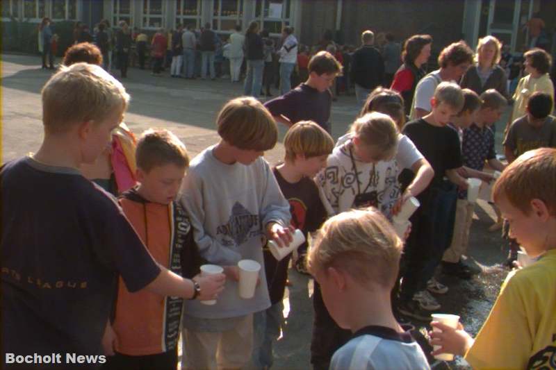 SCHULFEST DER JOSEFSCHULE IN BOCHOLT AUS DEM JAHRE 1998 FOTO 8