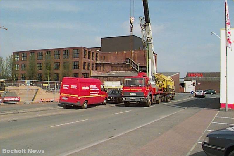 BAU MOEBEL VAN OEPEN AN DER INDUSTRIESTRASSE FOTO 1