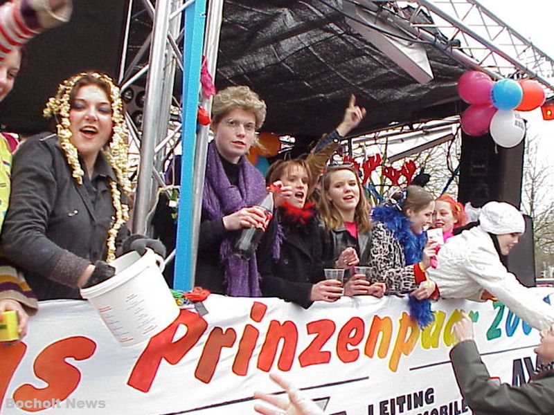 ROSENMONTAGSZUG BOCHOLT IM JAHR 2000 FOTO 81