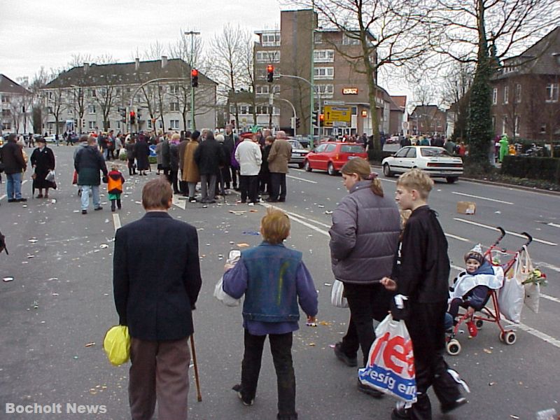 ROSENMONTAGSZUG BOCHOLT IM JAHR 2000 FOTO 84