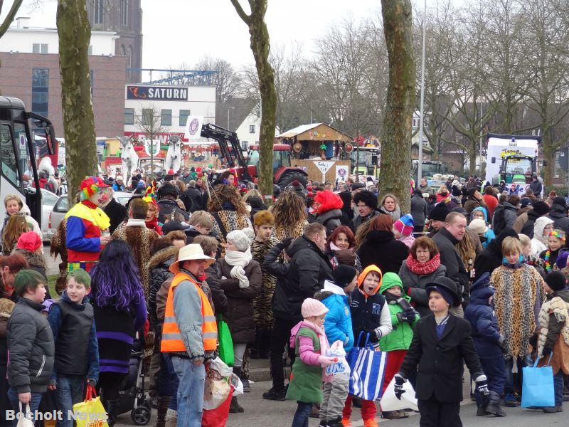 ROSENMONTAGSZUG BOCHOLT IM JAHR 2013 FOTO 5