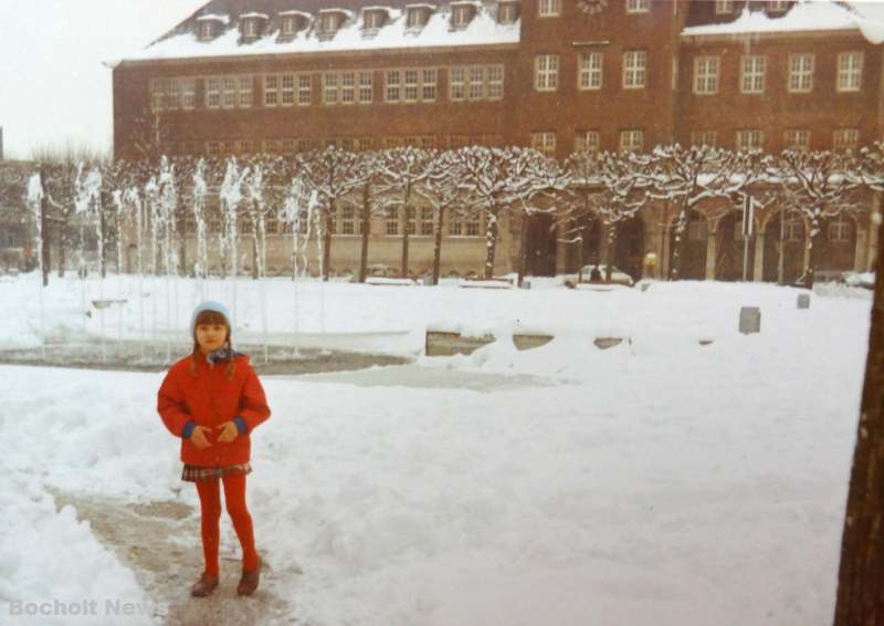 SCHNEEMASSEN IM FEBRUAR 1969 IN BOCHOLT FOTO 3 SPRINGBRUNNEN AM BENOELKENPLATZ